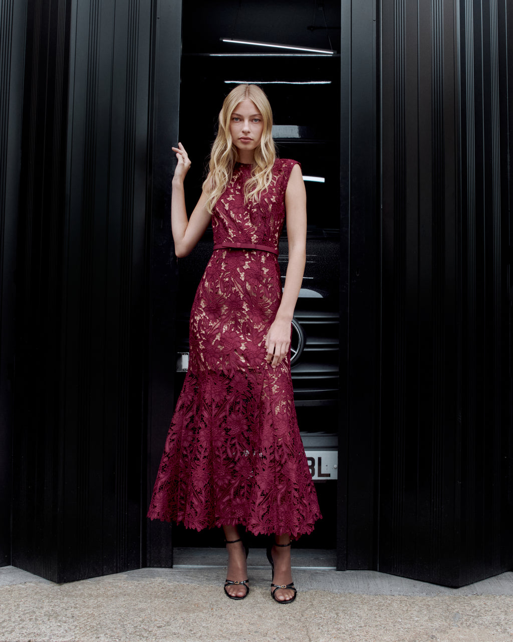 BURGUNDY GUIPURE LACE MIDI DRESS