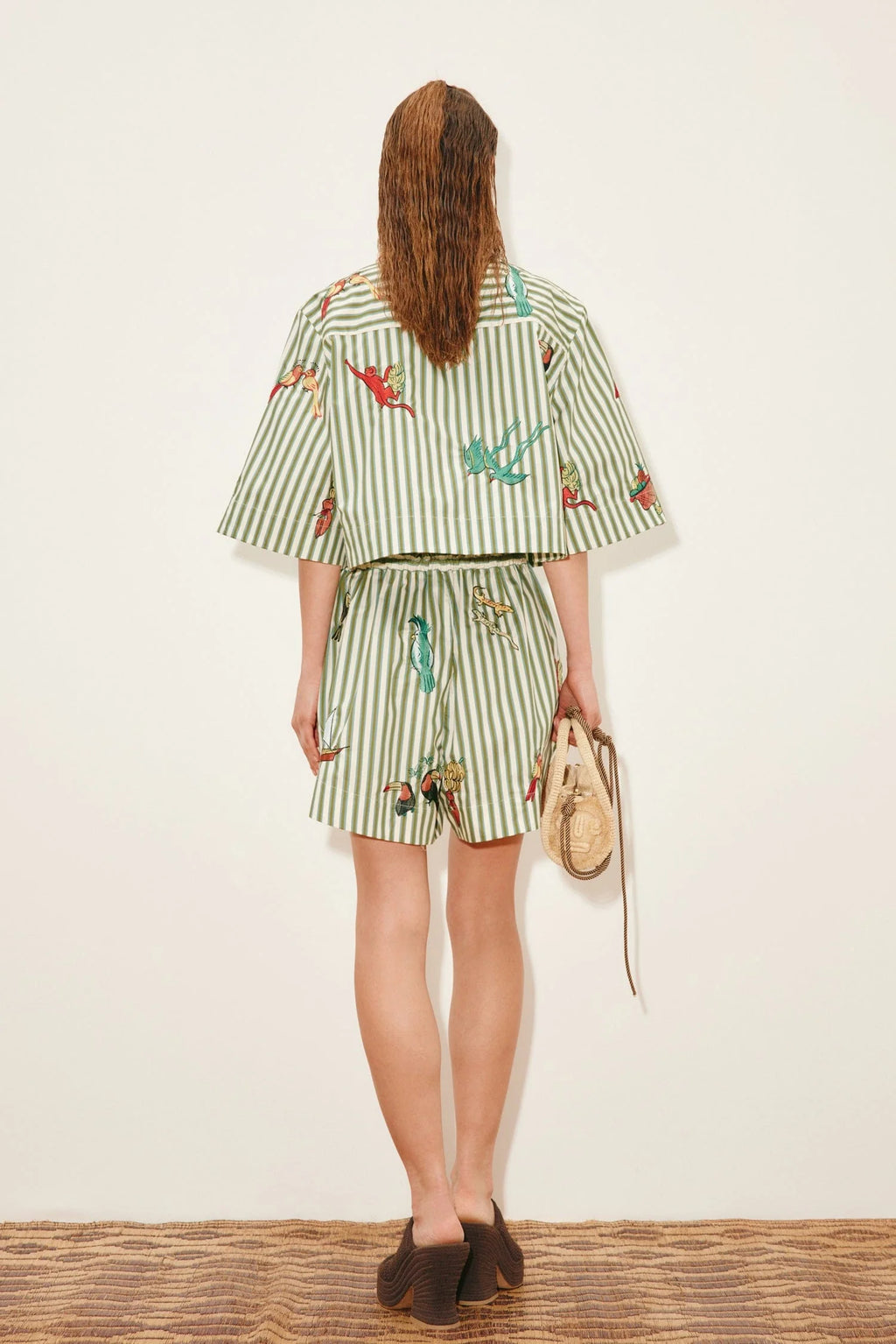 Bisou Embroidered Short